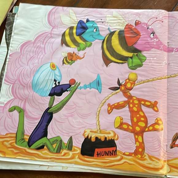 Walt Disney presents Winnie the Pooh and the Blustery Day album LP w/ storybook - Picture 9 of 16